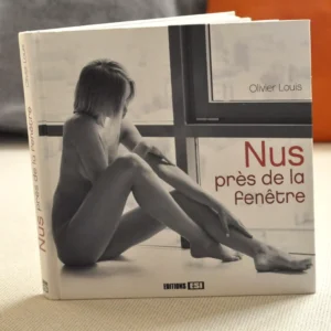 Nus Pres De La Fenetre / Olivier Louis